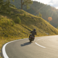 Rekordní počet motocyklů míří na české silnice, narůstá i počet úmrtí motorkářů